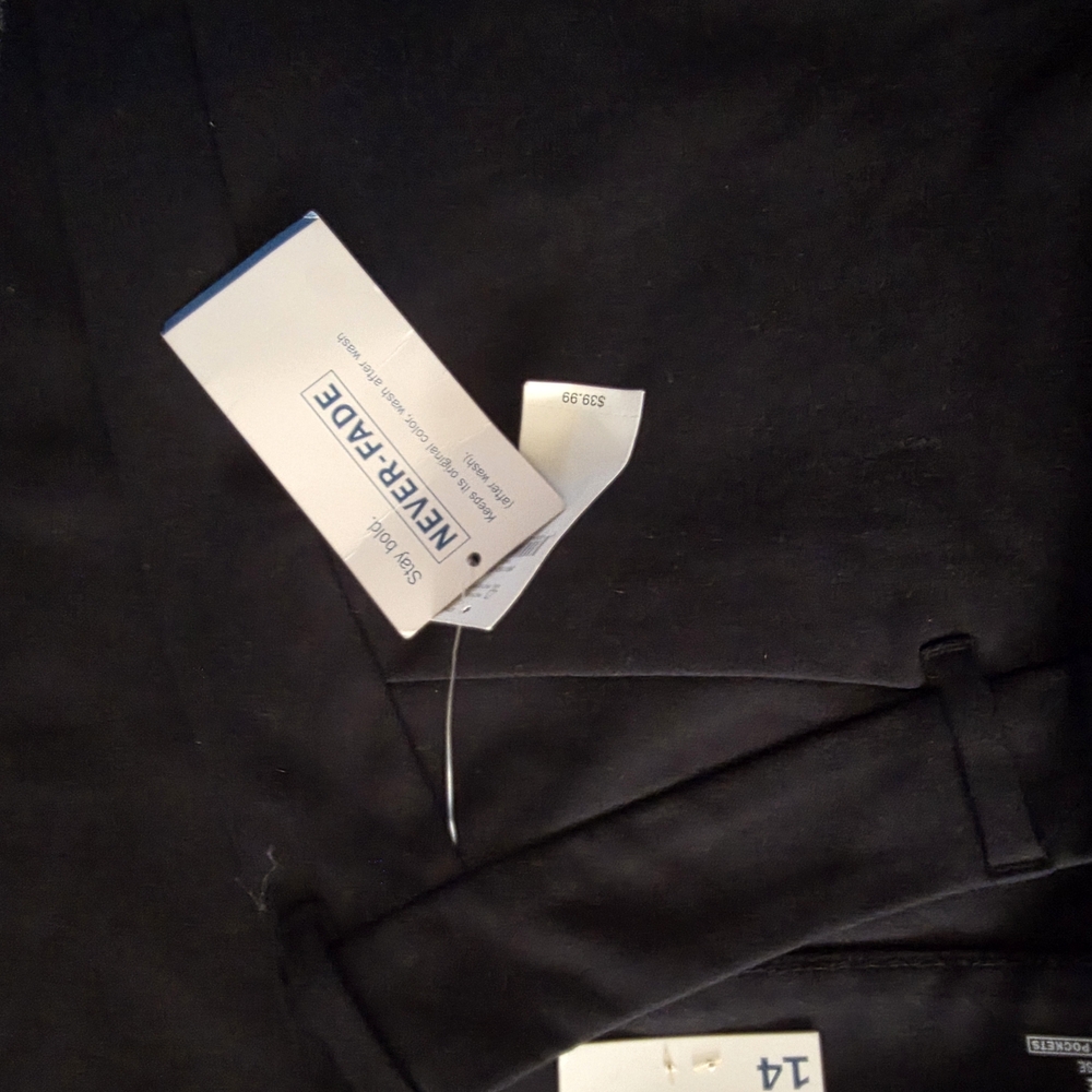 Old Navy Black High Rise Pixie Pants - Picture 4 of 4